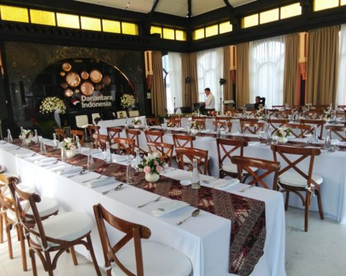 Sewa kursi dan meja Pesta Raya