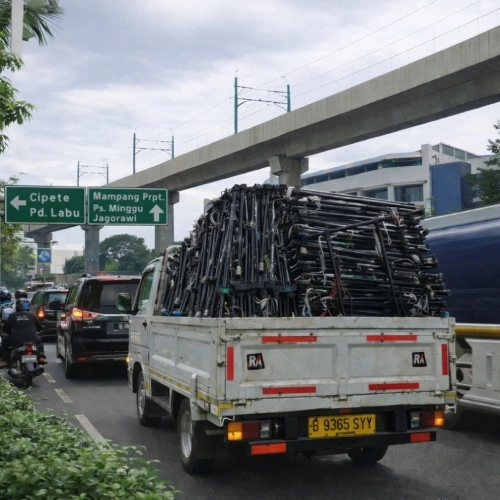 Truk pengiriman Pesta Raya